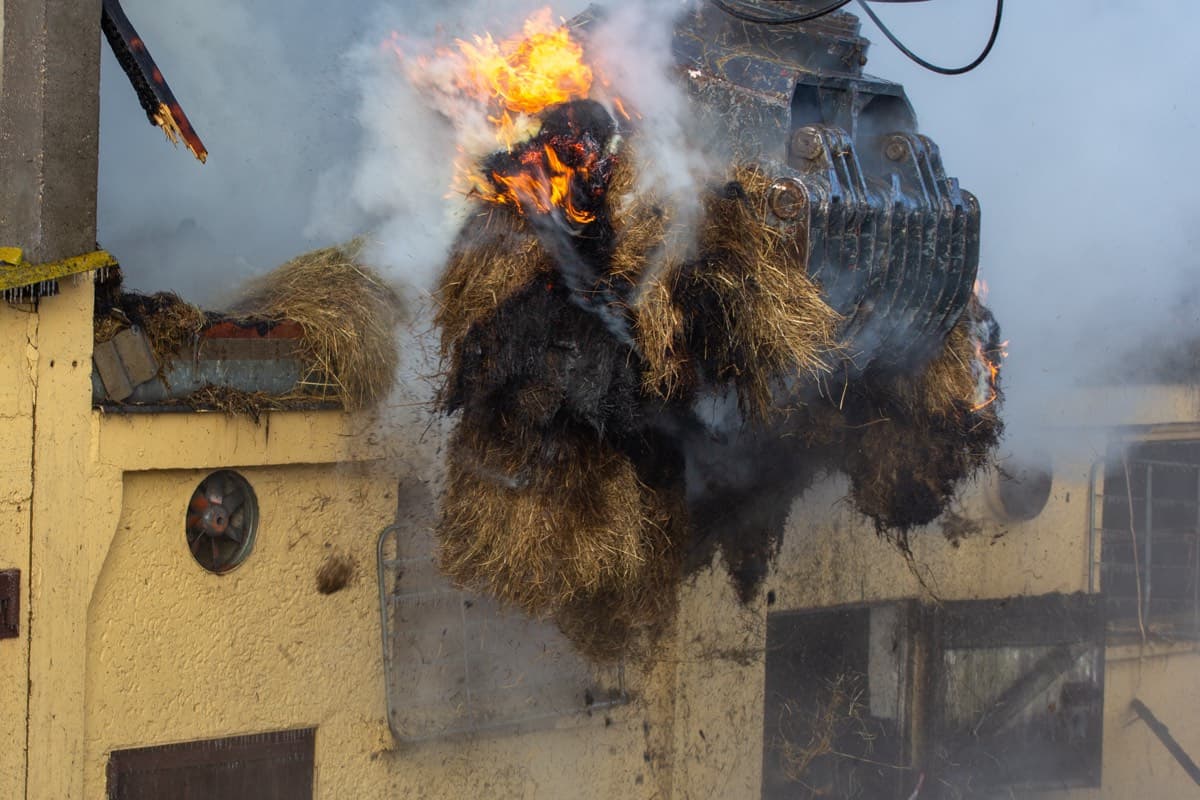 Schwelbrand in eingelagertem Heu